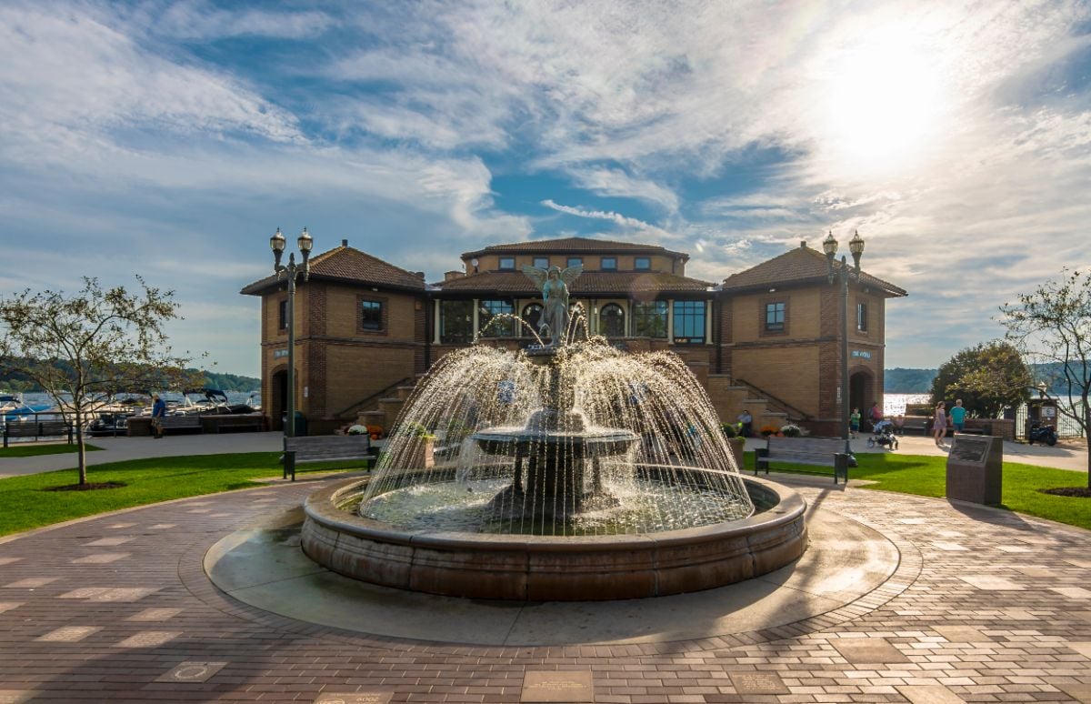 Historical house and a fountain at Lake Geneva, Wisconsin.