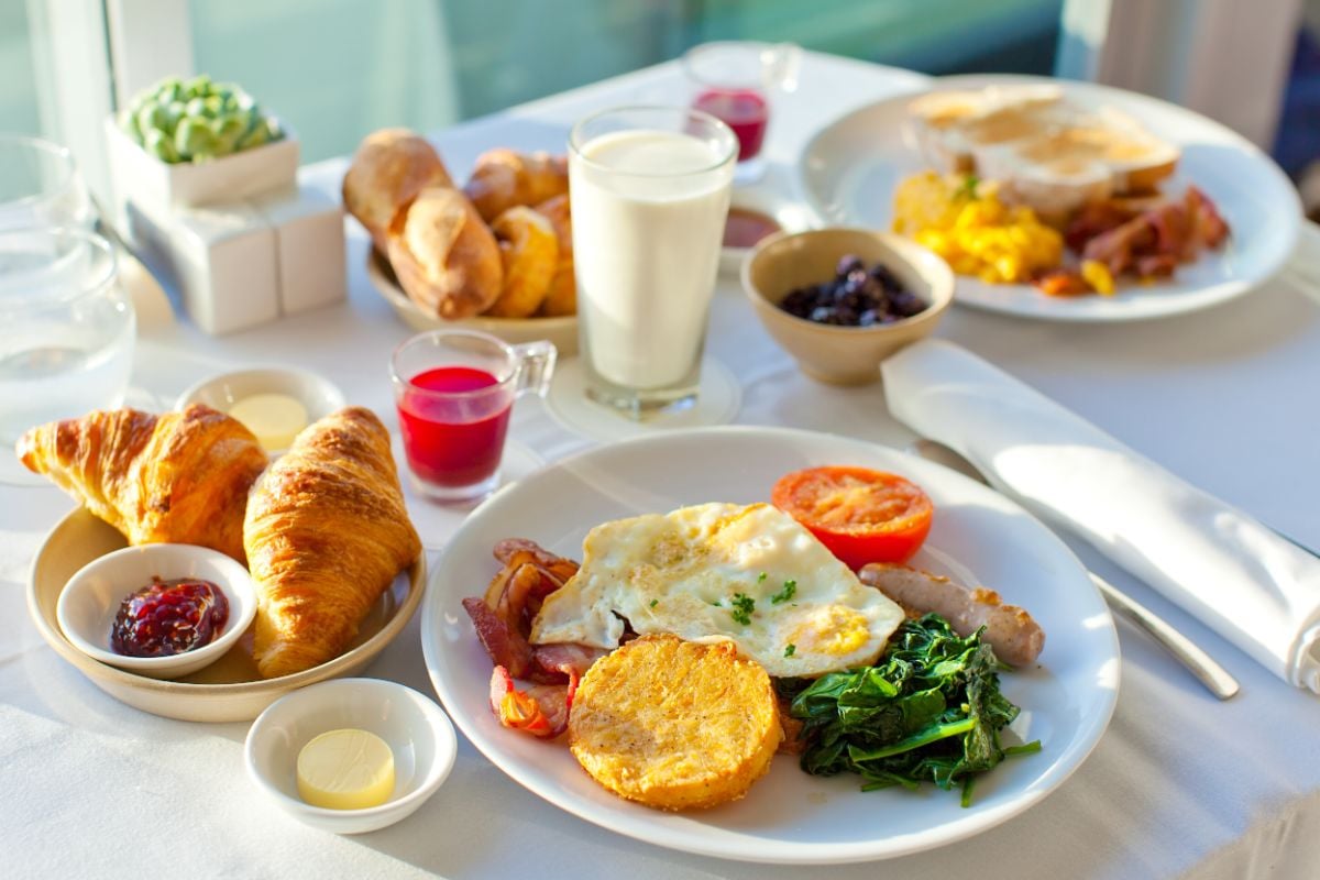 5 Different Types of Hotel Breakfasts - JourneyJunket