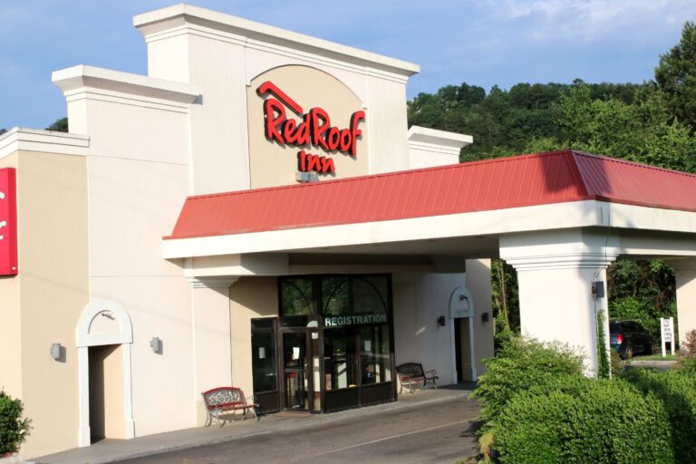 Entrance and registration of RedRoof Inn.