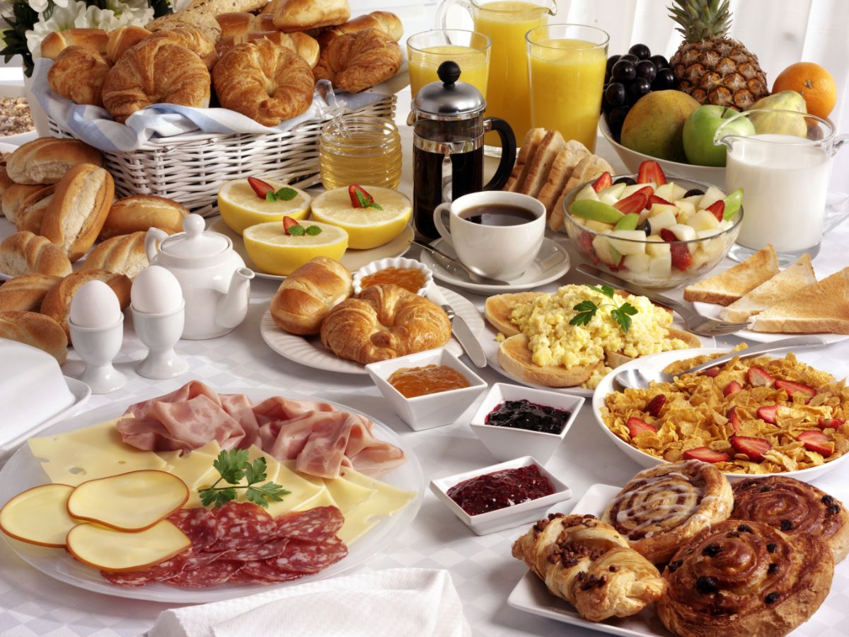 5-different-types-of-hotel-breakfasts-journeyjunket