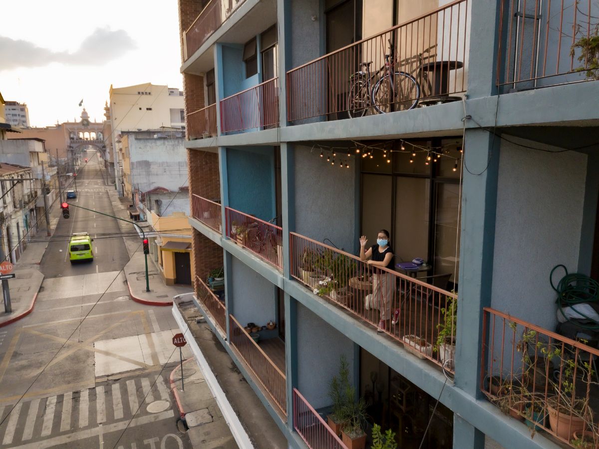 A woman staying on an apartment.