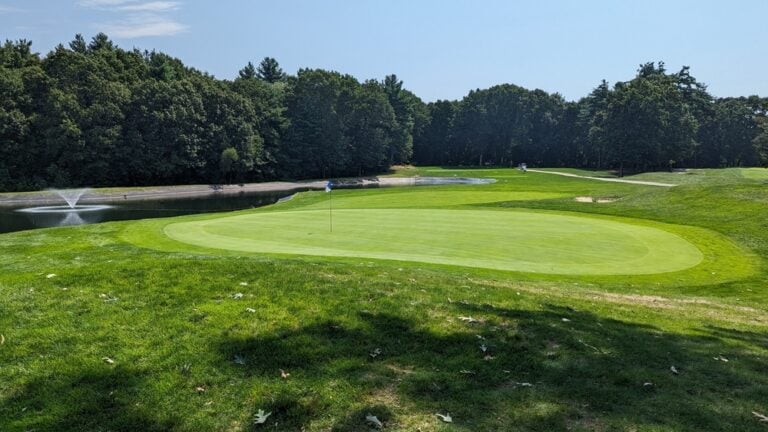 20 of the Best Golf Courses in Massachusetts for Retirees in 2025