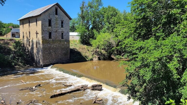 30 Kansas Destinations Rich in Antique Treasures