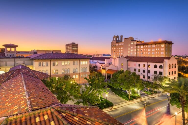 30 Best Towns for Antique Shopping in Florida That Every Treasure Hunter Should Visit