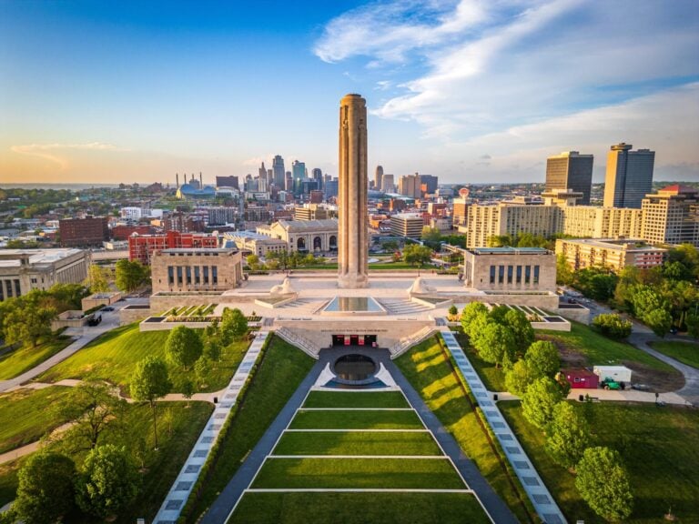 Discover 30 Missouri Towns That Make Antique Shopping Feel Like Time Travel