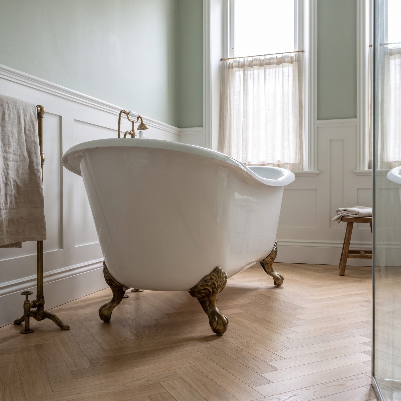 A Freestanding Tub Leaves Floor Visible Around Its Feet