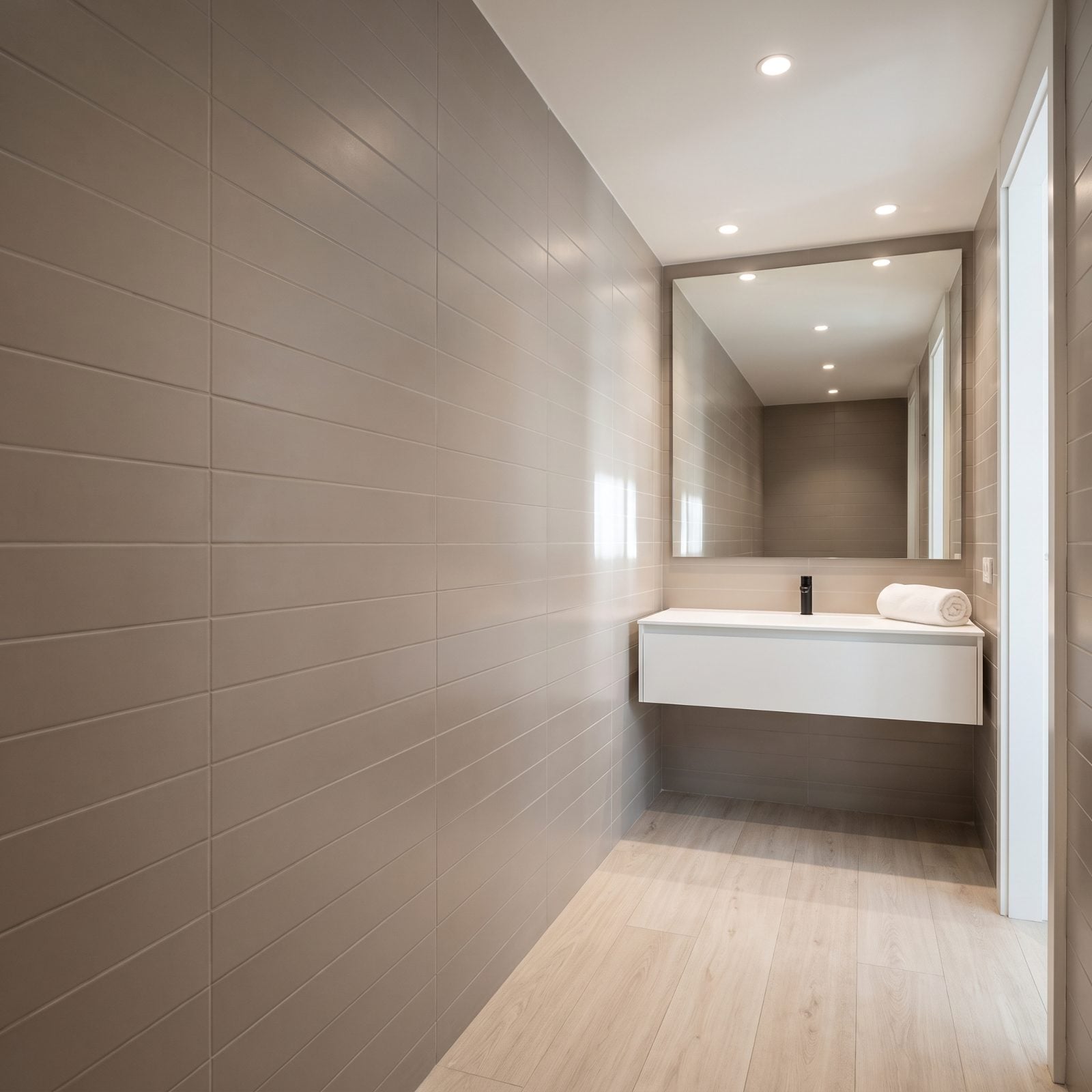 Horizontal Tile Placement Makes a Narrow Bathroom Look Wider
