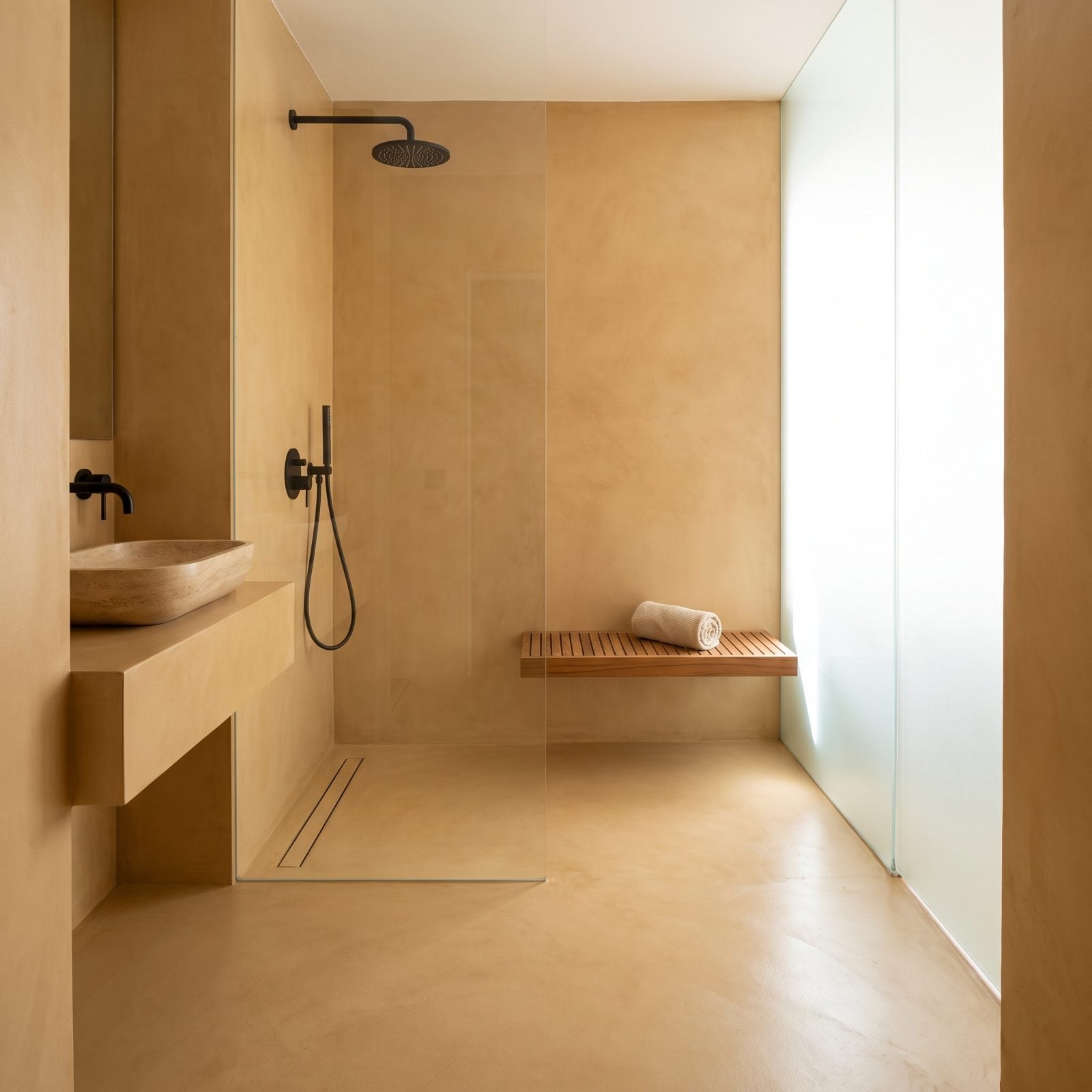 A Wet-Room Layout Throws Out the Interior Walls